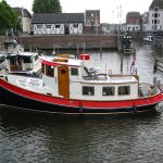 Ein schön renoviertes Schleppboot im Hafern von Gorinchem