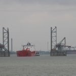 Begegnung mit der Grossschifffahrt im Hafen Antwerpen