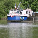 Französische Péniche mit 1. August-Beflaggung