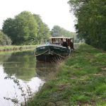 Warten vor einer Schleuse am Canal latéral à la Loire