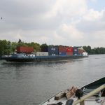 Containerschiff auf der unteren Seine