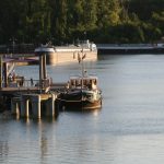 Am Liegeplatz für Hotelschiff in St-Mammès (Seine)