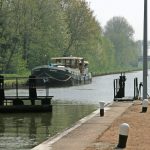 Lunch break upstream a lock (Canal latéral à la Loire)