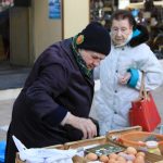 Eierfrau auf dem Markt (Cosne sur Loire)