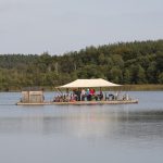 Schwimmendes Gartenrestaurant mit Toilette