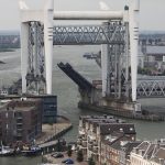 Eisenbahn- und Strassenbrücke in Dordrecht