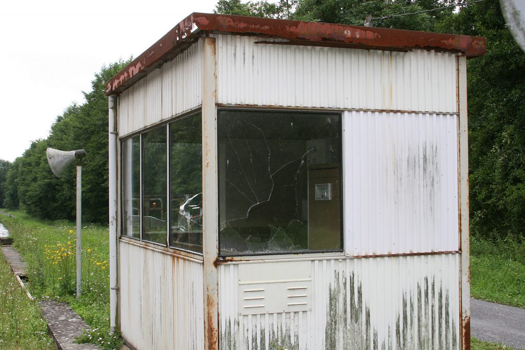 Schleusenwärterhäuschen in der Schleusentreppe des Canal des Ardennes