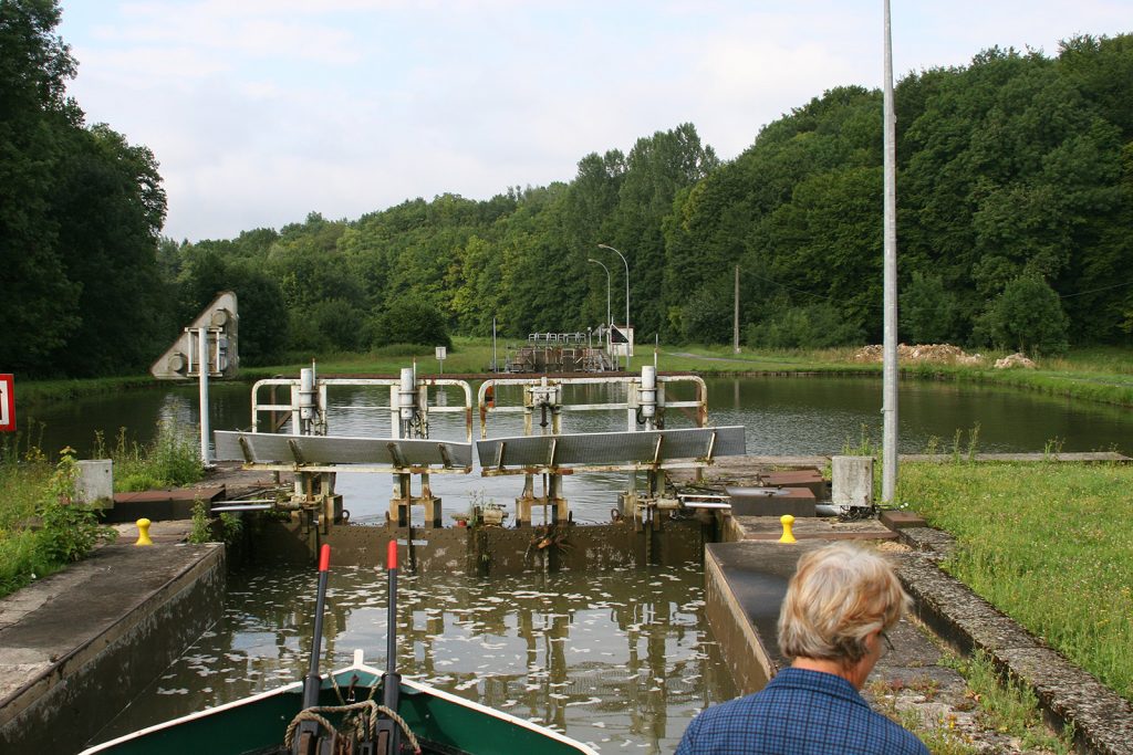 In der Schleusentreppe des Canal des Ardennes