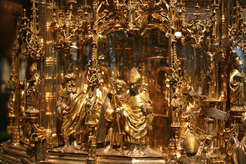 Goldschmiedearbeit aus dem Mittelalter (Die Figuren sind ca. 10 cm hoch)