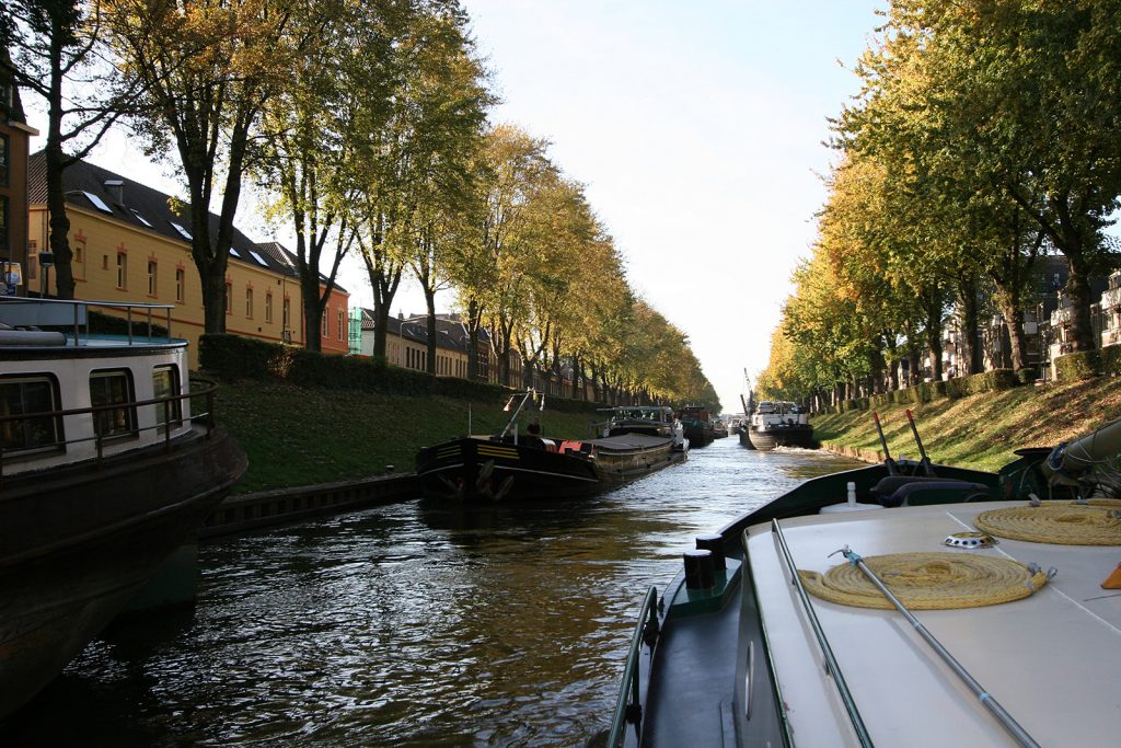 Wartende Schiffe in ’s Hertogenbosch