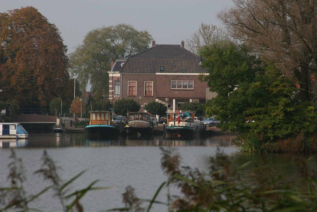 Kinette im Dorfhafen von Meerkerk am Merwedekanal