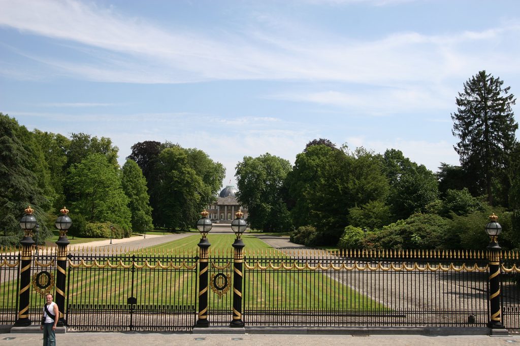 Der Wohnsitz unserer Nachbarn, des belgischen Königspaars