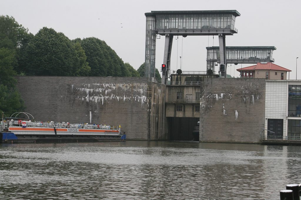 Im Unterwasser der Schleuse von Ittre