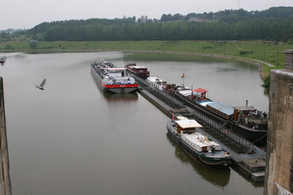 Wir übernachten im Unterwasser der Schleuse Ittre