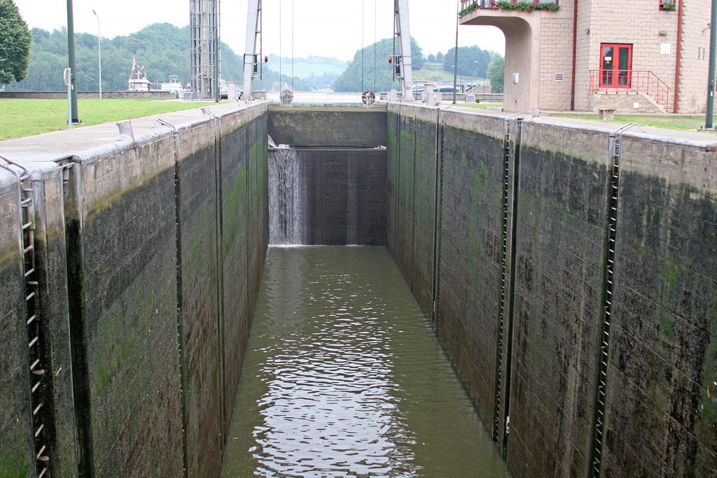 Mit der Schleuse von Ittre überwindet man 14 Meter Höhenunterschied