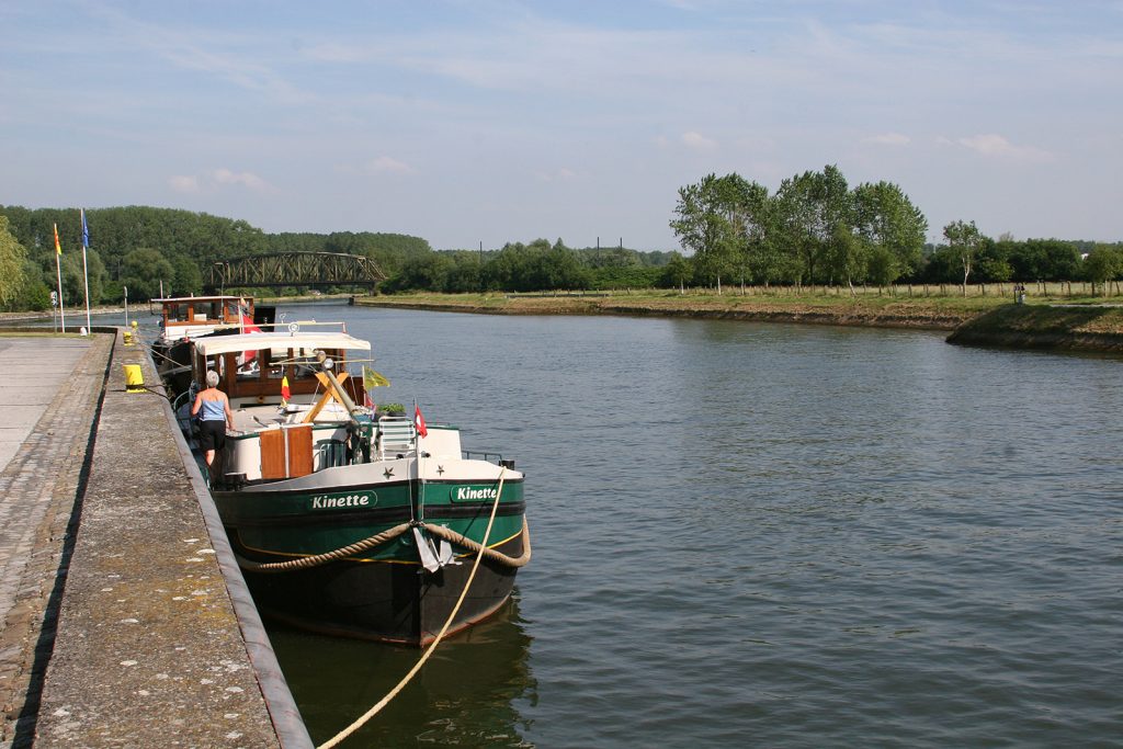 Am Quai von Péruwelz (Canal Nimy-Blaton-Péronnes)