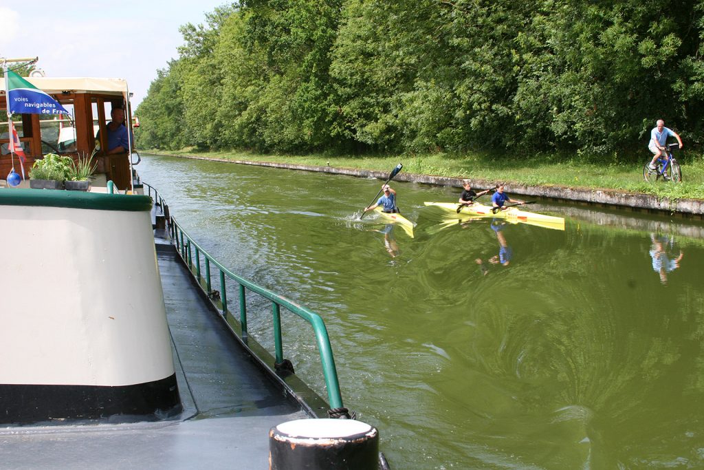 Nur Kajaks und wir auf dem Canal de Saint Quentin