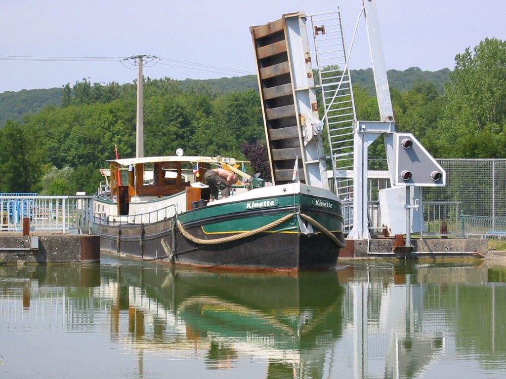 Hebebrücke am Canal de la Marne à la Saône