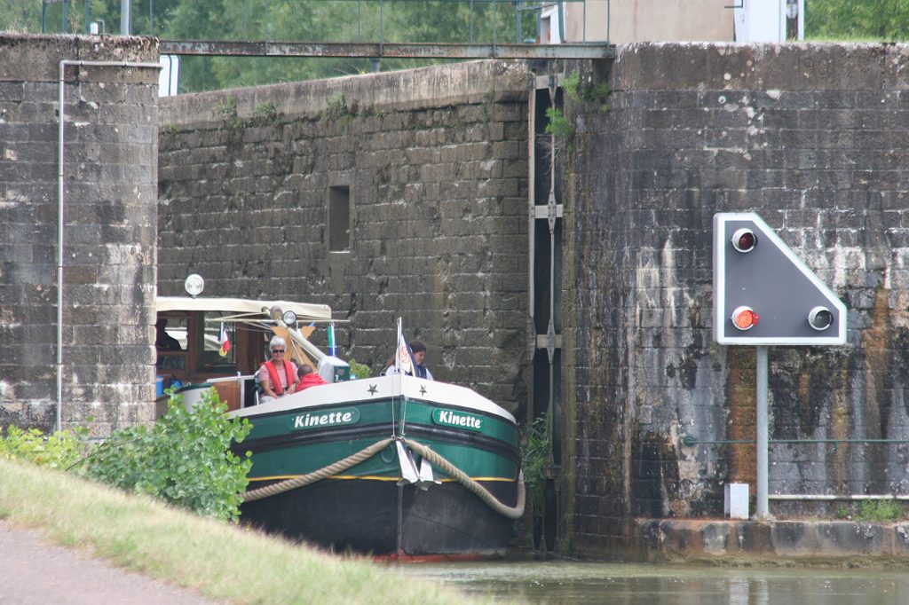 Ausfahrt aus der geleerten Schleuse