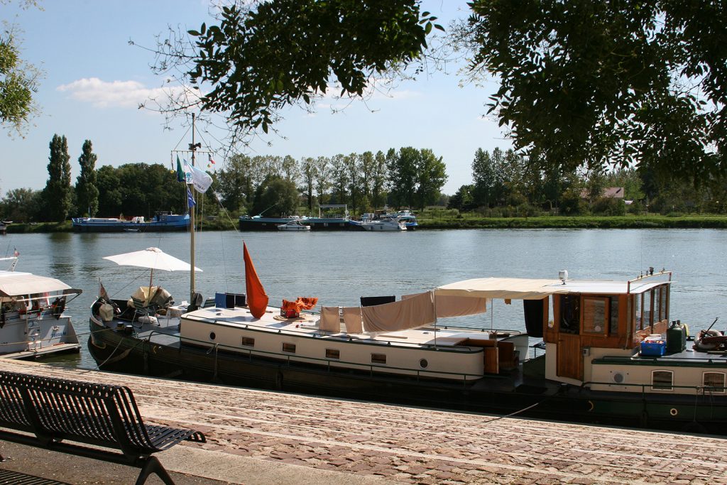 Am Quai von St-Jean-de-Losne