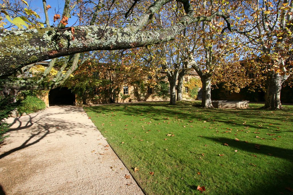 Innenhof des Château de Bagnols