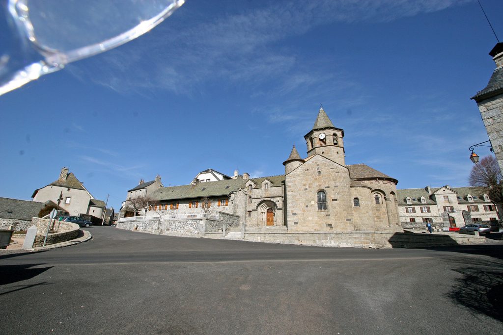 Kirche und Pilgerunterkunft Ste Marie von Nasbinal