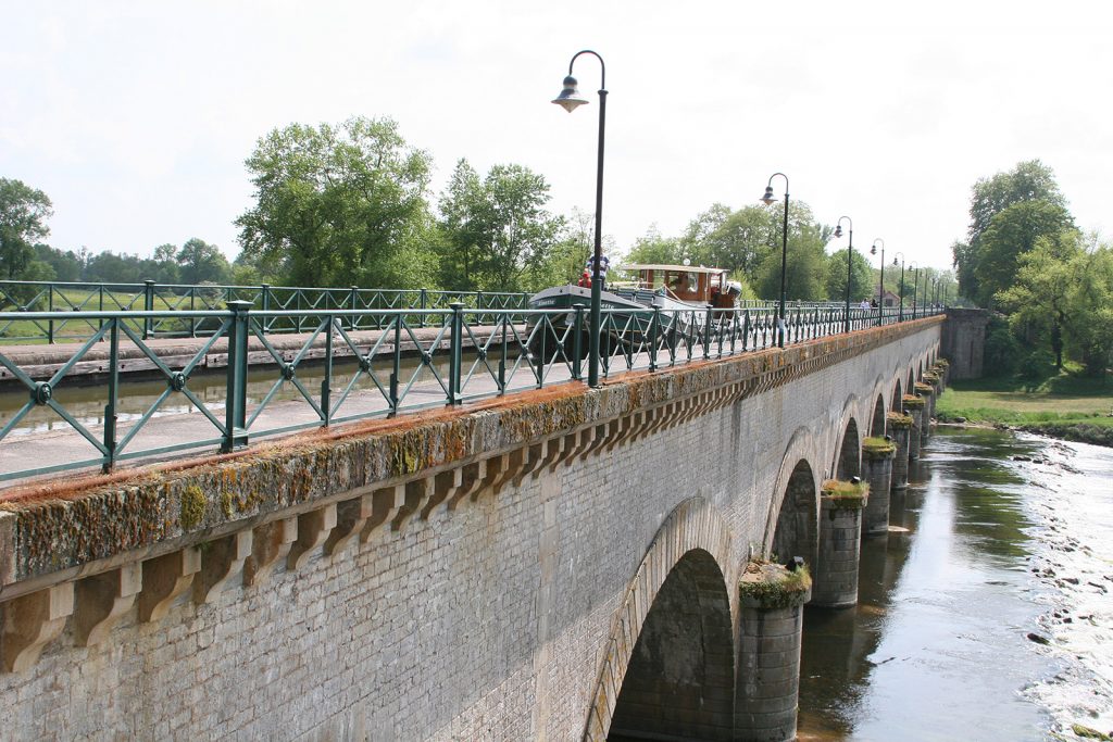 Die Kanalbrücke über die Loire bei Digoin