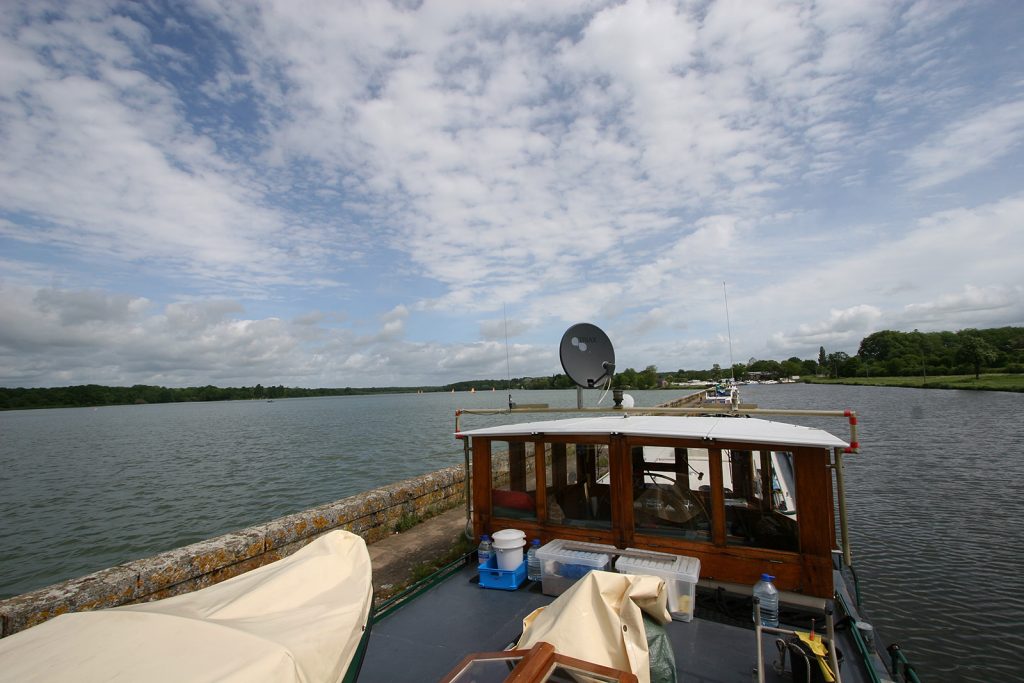 Links Étang, rechts Kanal