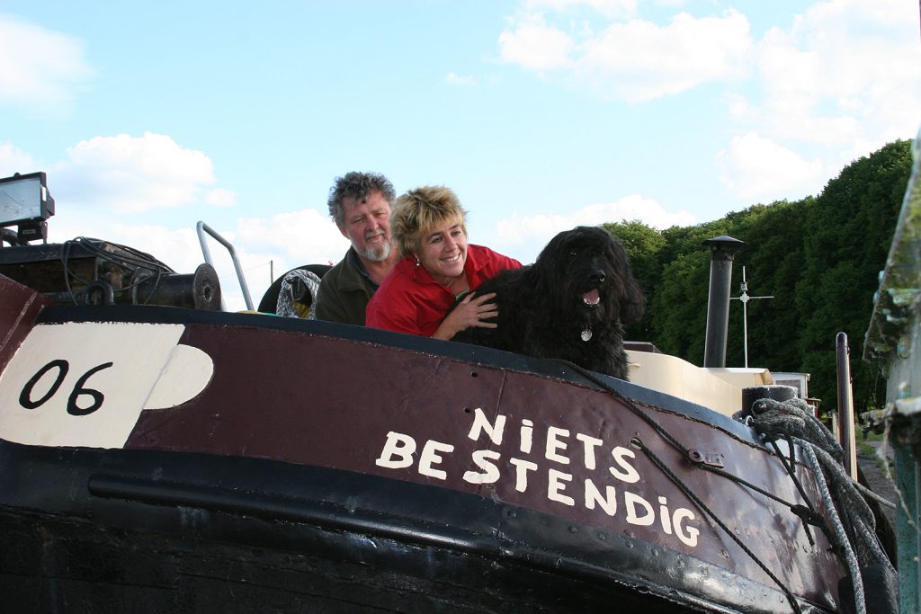 Door, Huib und ihr Hund auf der «Niets bestendig»