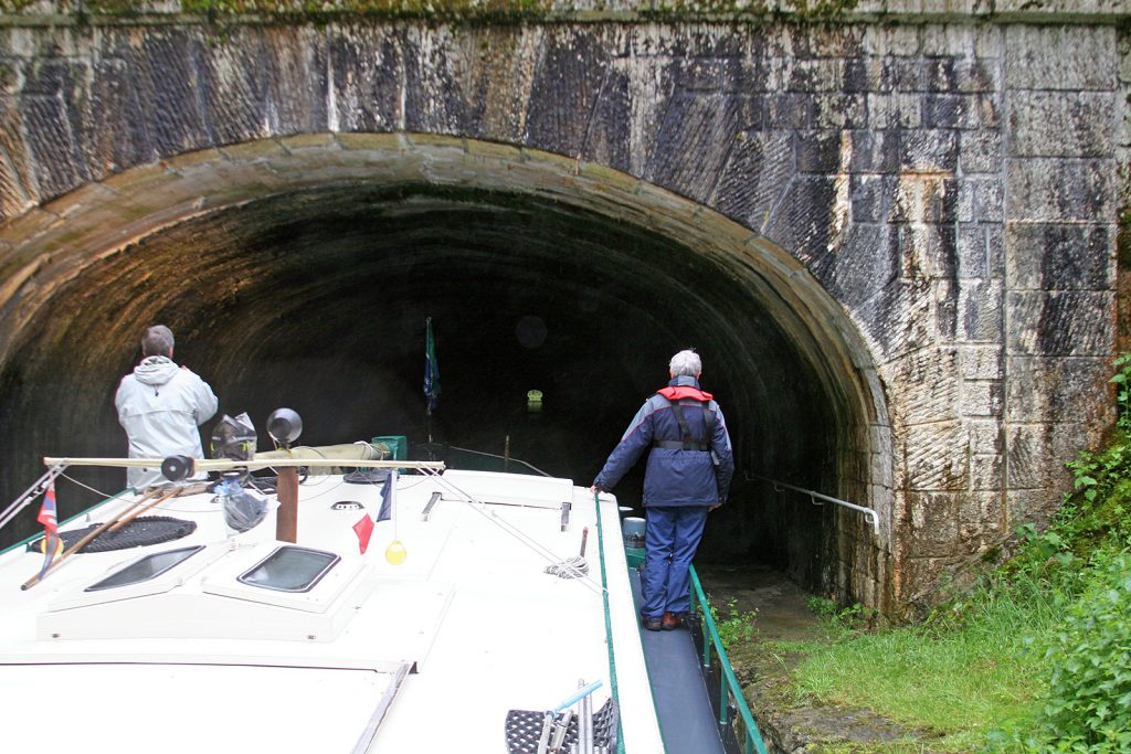 Einfahrt in den Tunnel von Collancelles