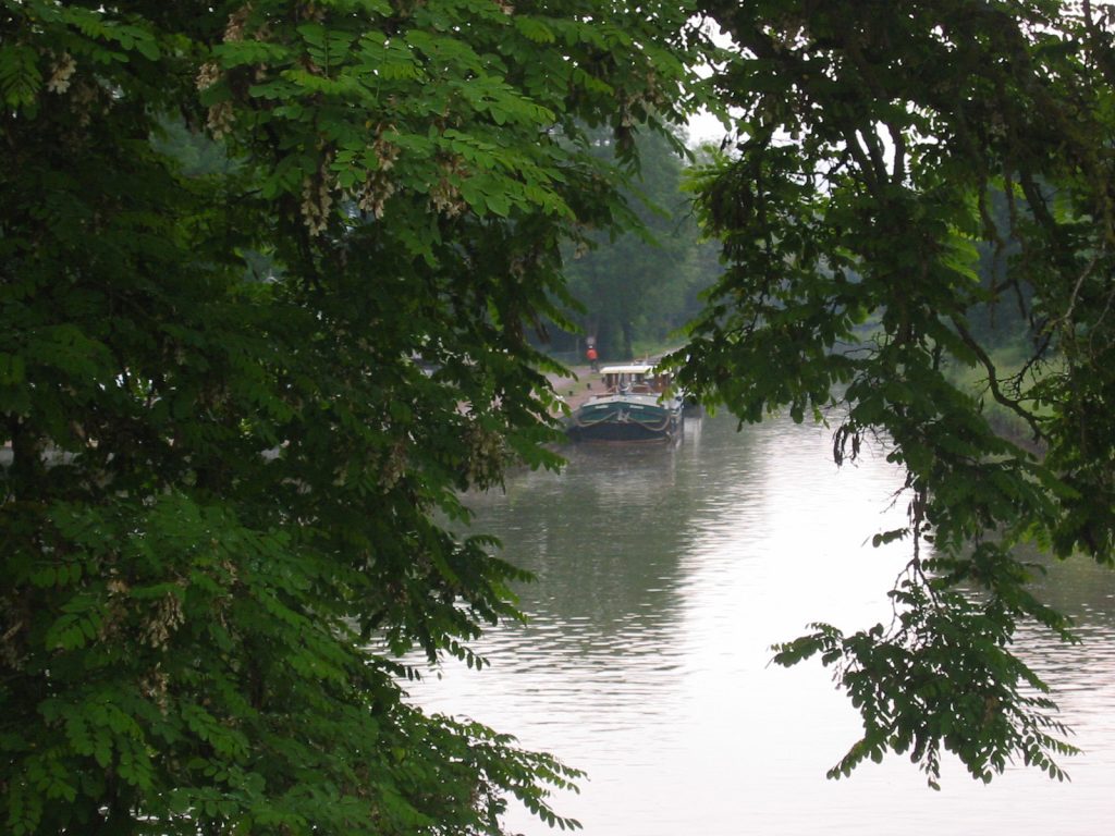 Am Quai von Chitry-les-Mines