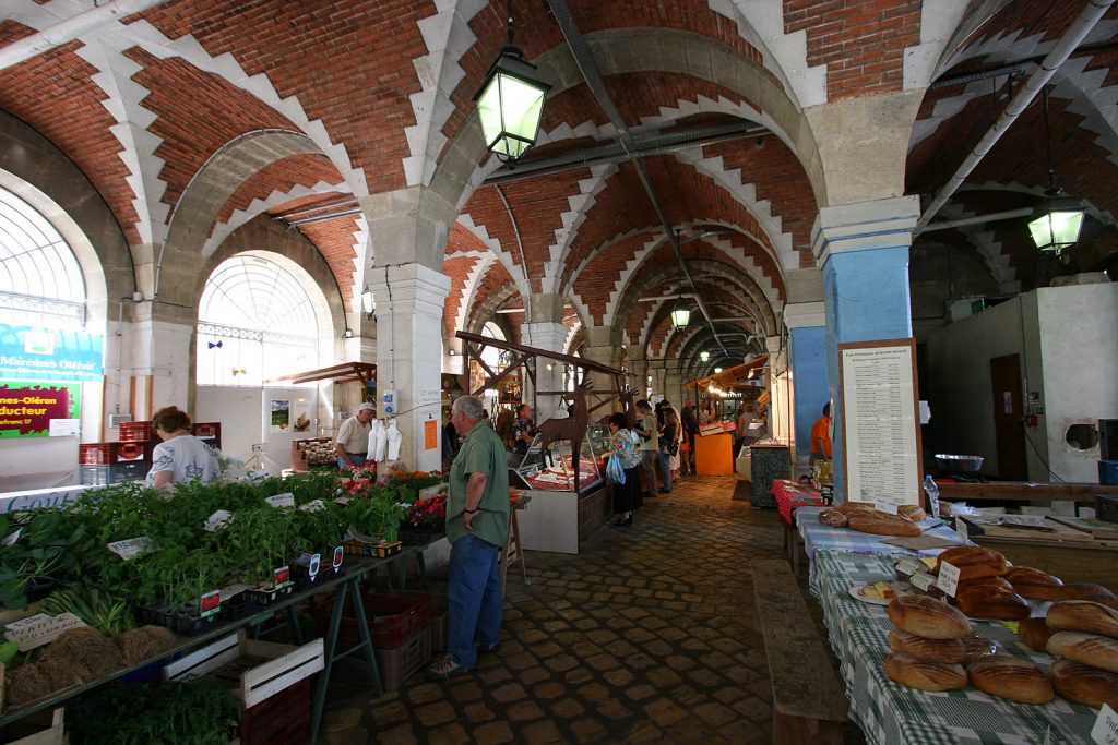 In der Markthalle von Clamecy