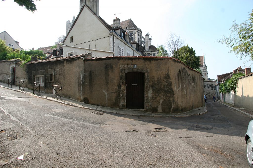 Wie sieht es hinter diesen Altstadtmauern aus?