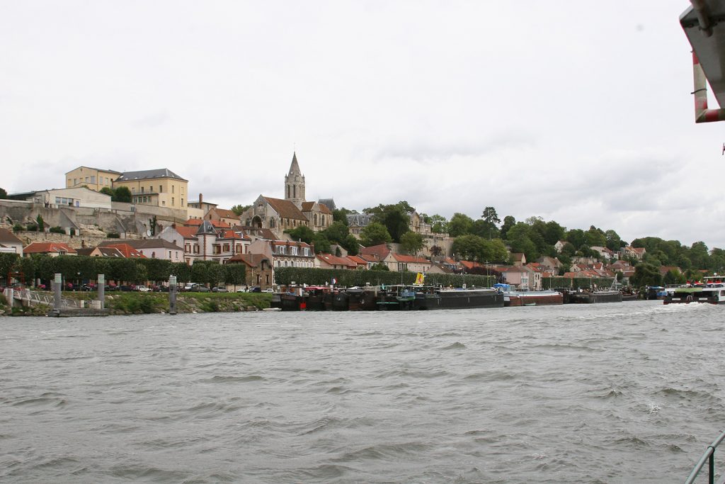 Lastkähne am Quai von Conflans-Sainte-Honorine