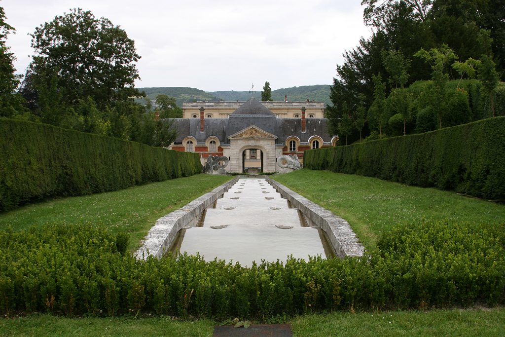 Wassertreppe im Château de Bizy