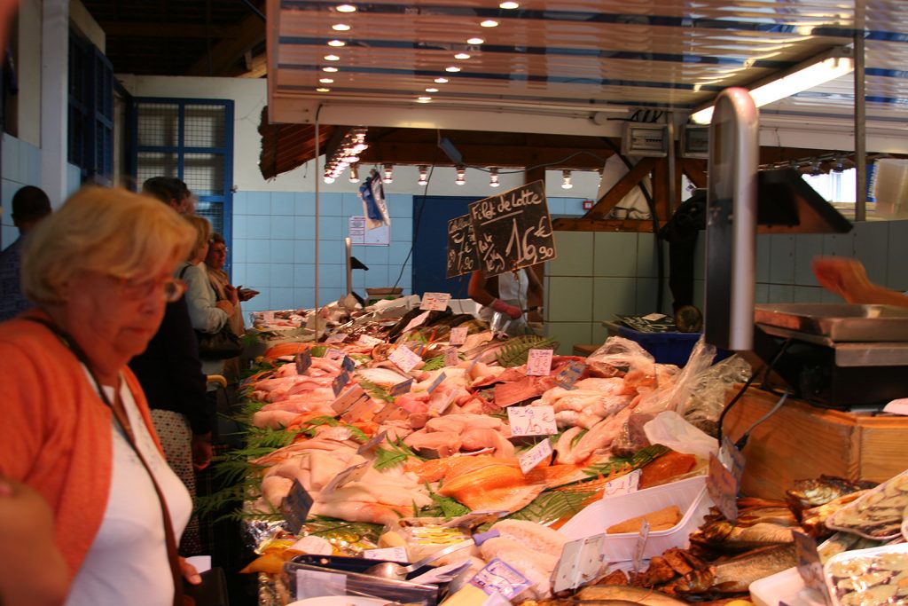 Fischstand am Markt in Meaux