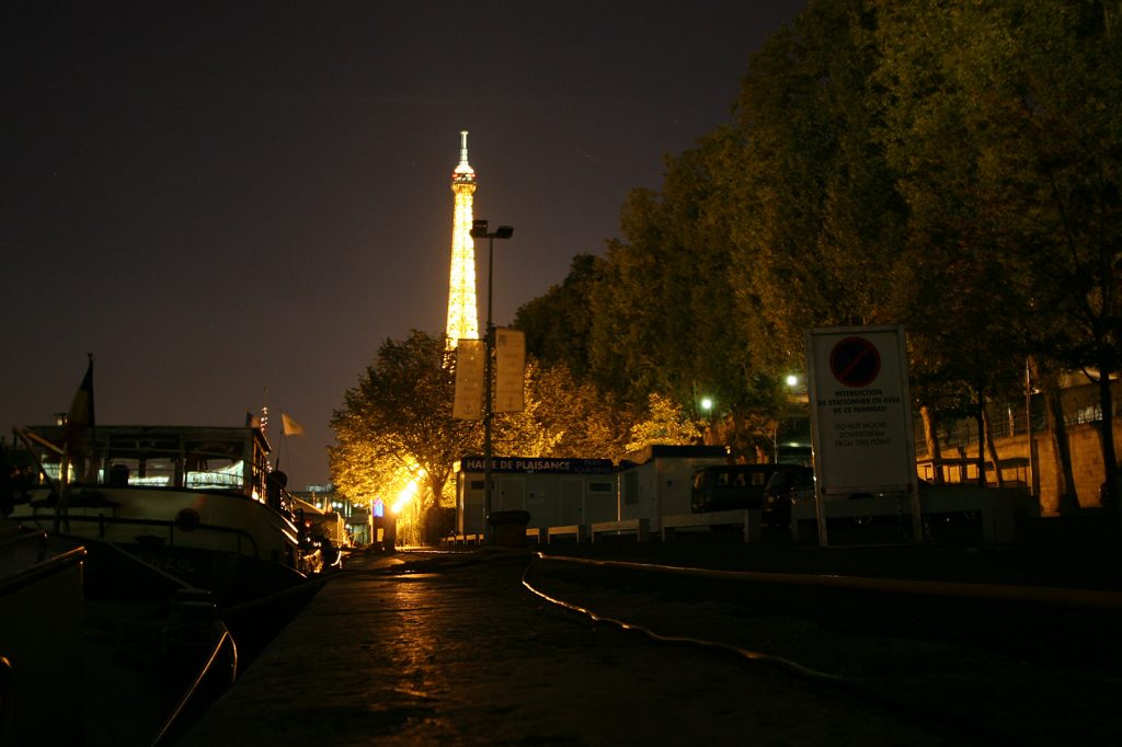 Unser Pariser Liegeplatz bei Nacht