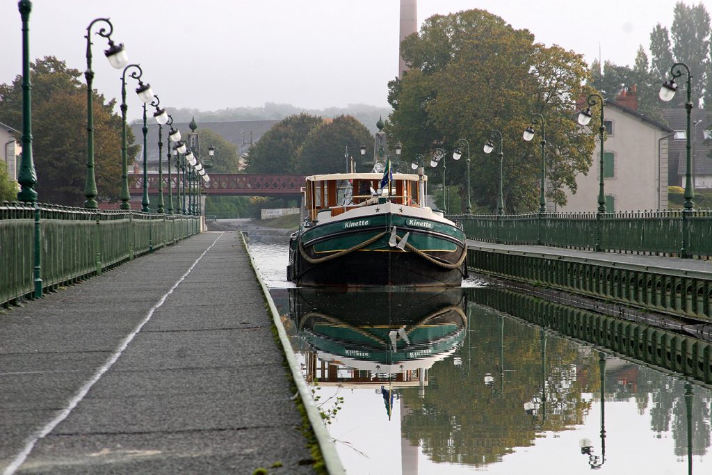 Auf der Kanalbrücke von Briare