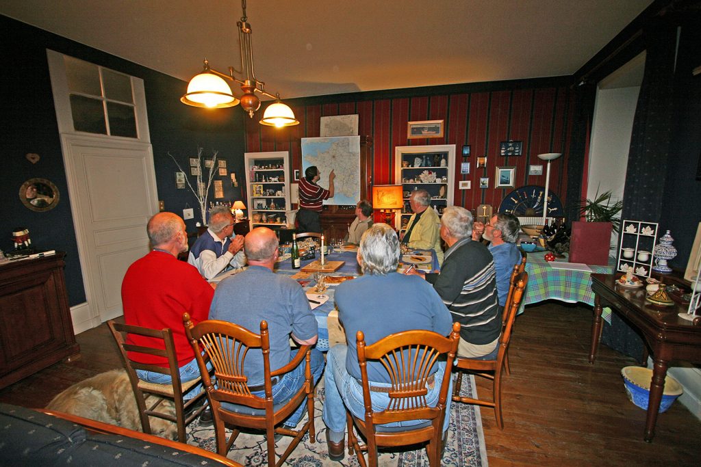 Die Kapitäne bei der Weinprobe