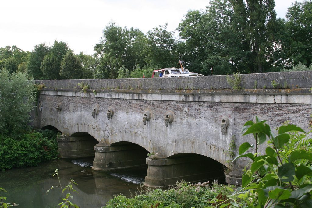 Kanalbrücke (Ende 18. Jhdt.) über die Armance bei St-Florentin