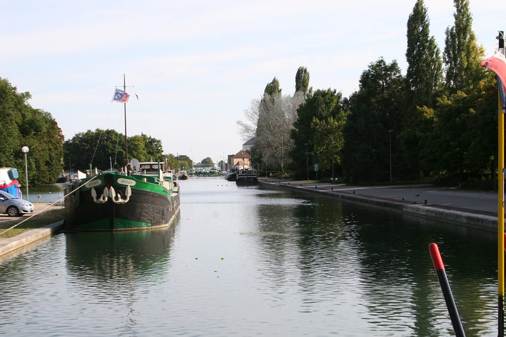 Einfahrt in den Hafen von Dijon