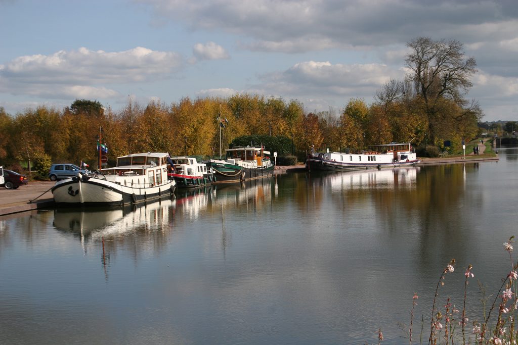 Roanne-Heimkehrer im Hafen von Paray-le-Monial