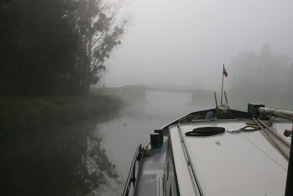 Im Morgennebel vor der ersten Schleuse des Canal de Roanne à Digoin