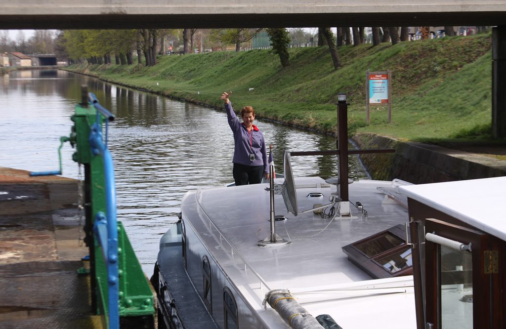 «Sable» fährt aus der Hafenschleuse aus