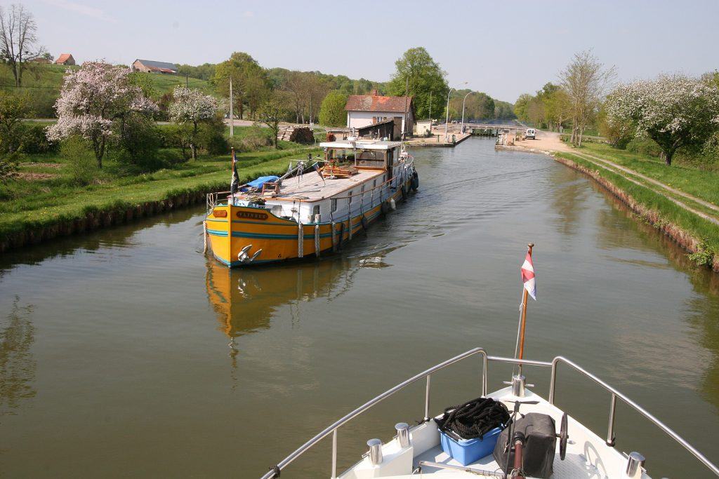 Begegnung auf dem Canal latéral à la Loire