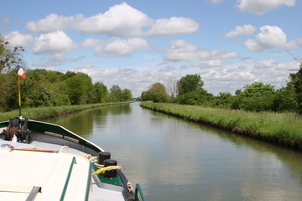 Genussvolle Fahrt auf dem Canal latéral à la Loire