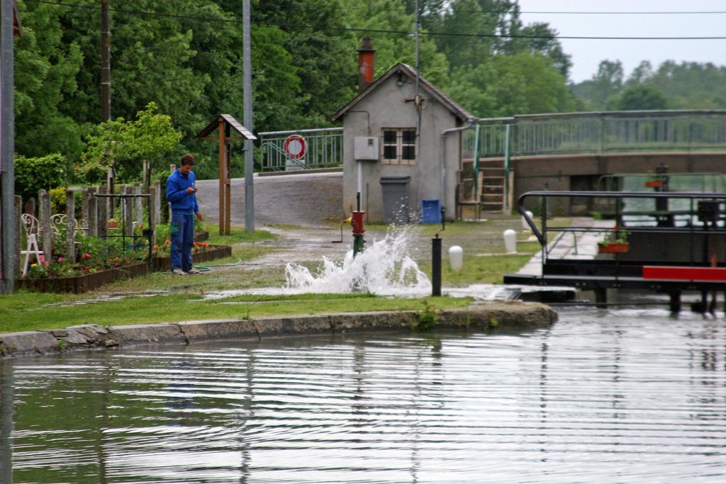 Wasserspiele an der Schleuse