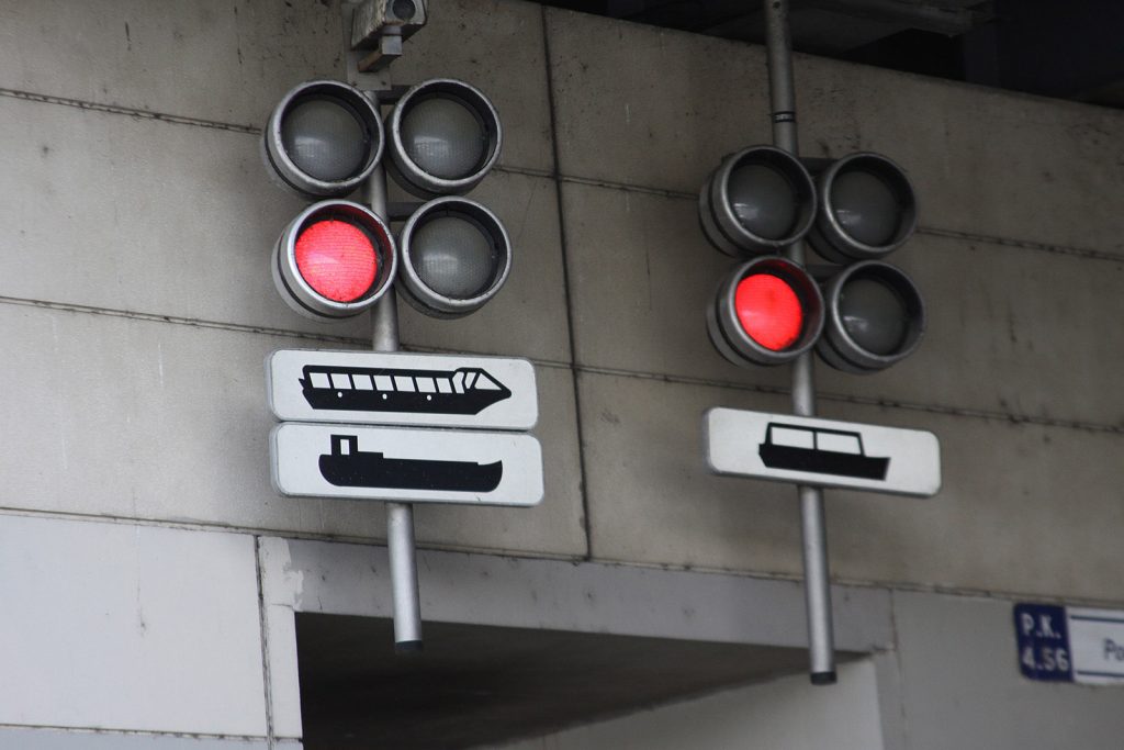 Signalisation der Schleuse zum Port Arsenal