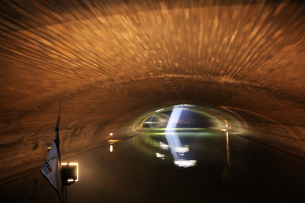 Der Canal Saint-Martin unter der Place de la Bastille