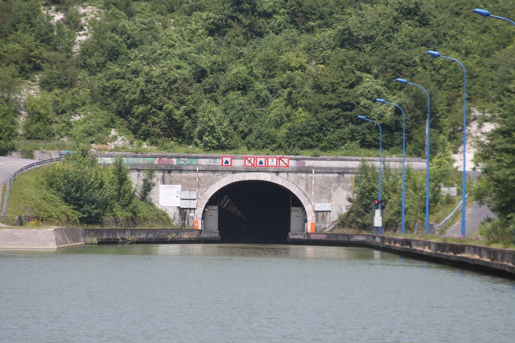 Vor dem Ruyaulcourt-Tunnel